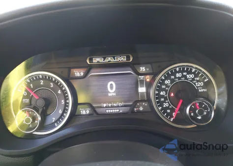 2021 Ram 1500 Big Horn 4X4 6'4 Box z USA, uszkodzony, nr VIN 1C6SRFBT1MN683481